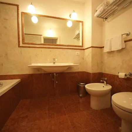 リベルティ ホテル 3*